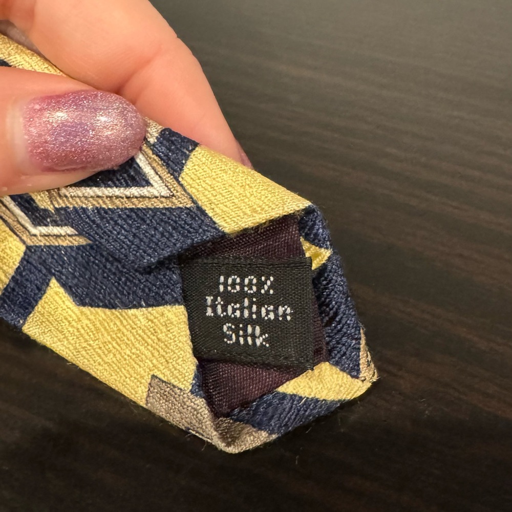 Geometric Patterned Yellow Tie - Picture 4 of 6